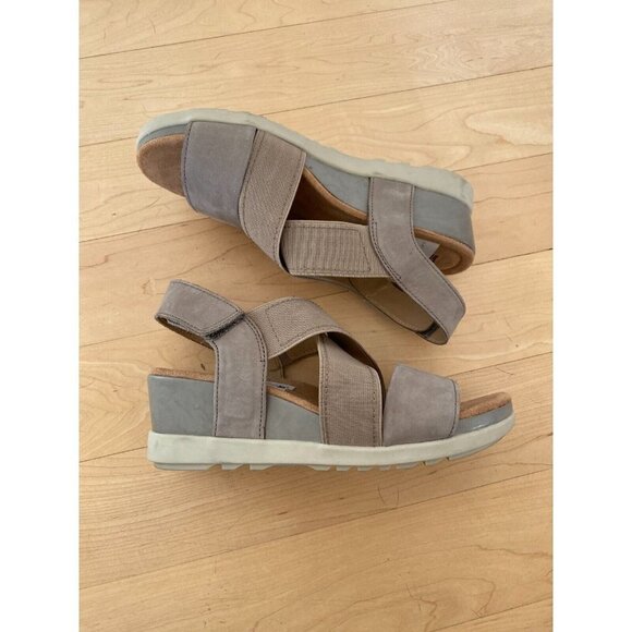 EARTH Origins Women's "Careen" Flexible Wedge Sandals sz 7 Open Toe Leather - Picture 2 of 7